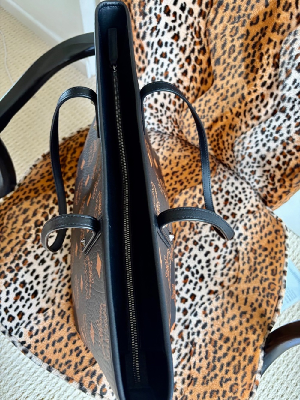 MCM Aren Tote - Black and Orange - Picture 9 of 14